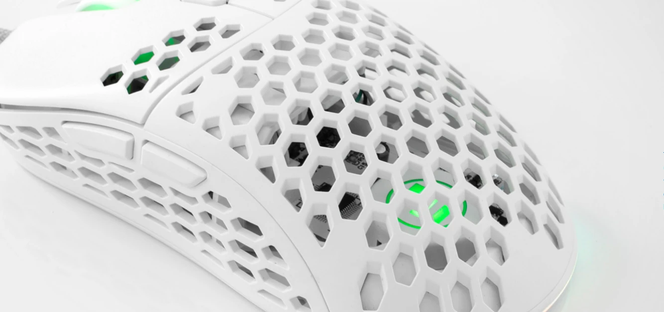 Itin lengva Žaidimų pelė eShark Naginata White, 60g, Pixart PMW3389 jutiklis, su RGB pašvietimu aprašymas - Prekės nuotrauka