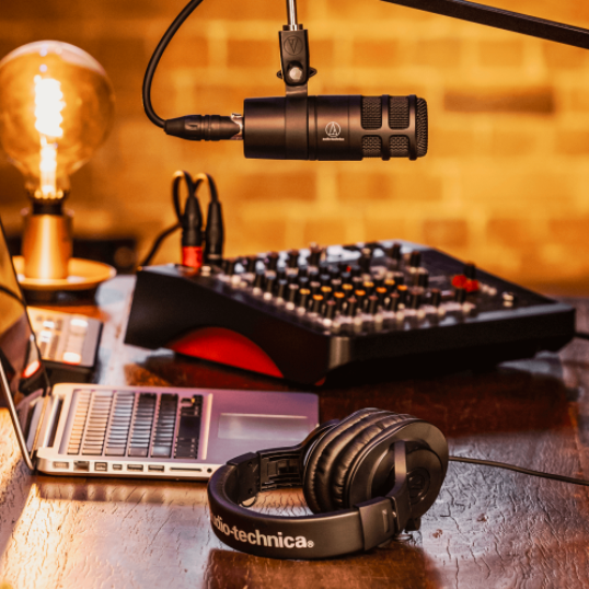 Audio Technica AT2040 Hiperkardioidinis dinaminis mikrofonas, Juodas aprašymas - Prekės nuotrauka