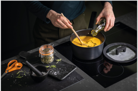 Fiskars Hard Face puodas padažams 2,5 L / 20 cm su dangčiu aprašymas - Prekės nuotrauka