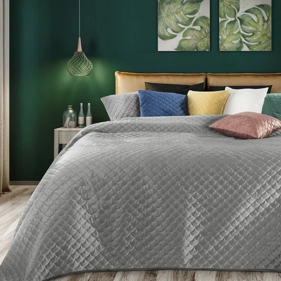 Eurofirany ARIEL Minkšto aksomo lovatiesė dygsniuota karšto spaudimo būdu (hot press) su žuvies žvynų motyvu, 220X240 cm, spalva: sidabrinė aprašymas - Prekės nuotrauka