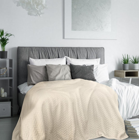 Eurofirany DESIGN 91 Minkštas ir švelnus pledas CINDY su įspaustu raštu, 220X200 cm, spalva: smėlio aprašymas - Prekės nuotrauka