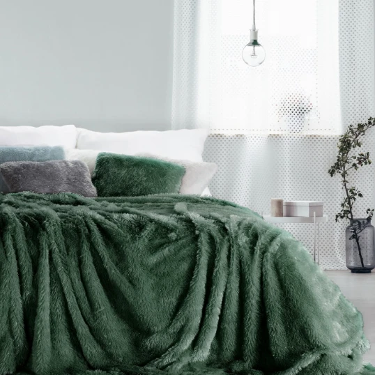 Eurofirany DESIGN 91 Minkšto kailio struktūros pledas TIFFANY su sidabriniu siūlu, 150X200 cm, spalva: tamsi žalia aprašymas - Prekės nuotrauka