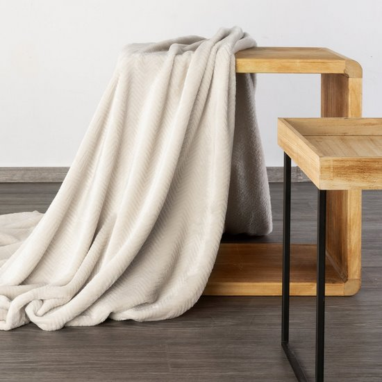 Eurofirany DESIGN 91 CINDY5 Minkštas ir švelnus pledas su įspaustu eglutės raštu, 170X210 cm, spalva: kreminė aprašymas - Prekės nuotrauka