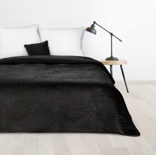 Eurofirany DESIGN 91 LUIZ / 4 Aksominė lovatiesė, dygsniuota karšto spaudimo būdu su palmių lapų raštu, 170X210 cm, spalva: juoda Lovatiesė aprašymas - Prekės nuotrauka