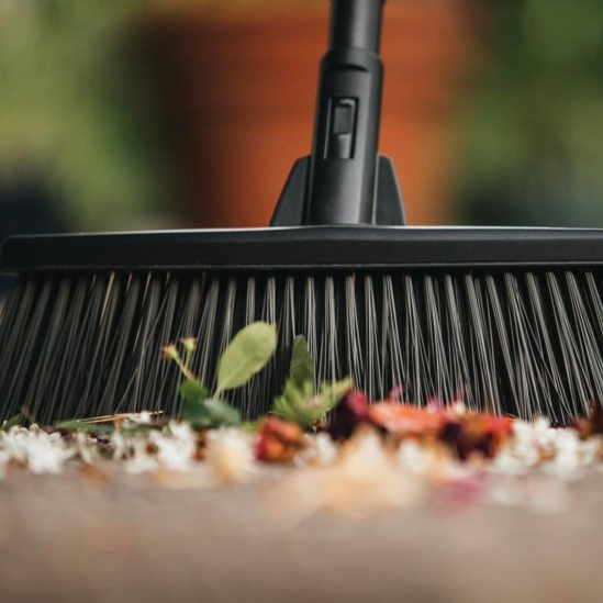Fiskars Universali kiemo šluota M, 1025921 aprašymas - Prekės nuotrauka