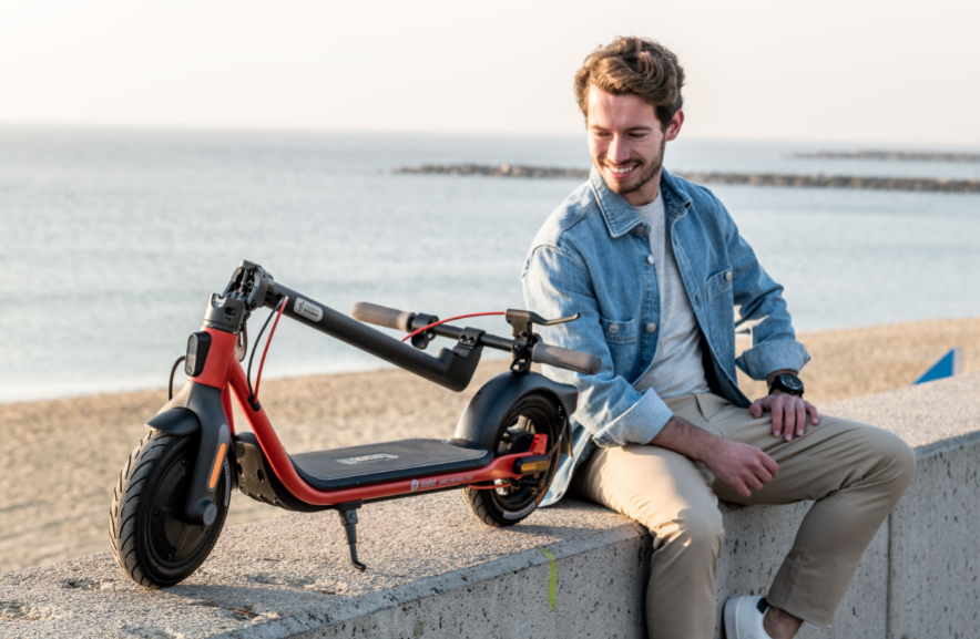 Segway Ninebot eKickscooter D38E, Juodas/Raudona aprašymas - Prekės nuotrauka