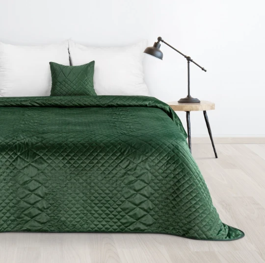 Eurofirany DESIGN 91 LUIZ / 3 Aksominė lovatiesė, dygsniuota karšto spaudimo būdu su geometriniu raštu, 170X210 cm, spalva: tamsi žalia Lovatiesė aprašymas - Prekės nuotrauka