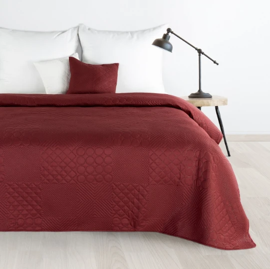 Eurofirany DESIGN 91 BONI / 5 Lovatiesė su karšto spaudimo technika įspaustu skiautinių motyvu, 220X240 cm, spalva: plytų Lovatiesė aprašymas - Prekės nuotrauka