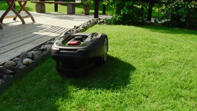 Vejos robotas Greenworks Optimow 550m2 aprašymas - Prekės nuotrauka