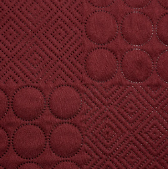 Eurofirany DESIGN 91 BONI / 5 Lovatiesė su karšto spaudimo technika įspaustu skiautinių motyvu, 220X240 cm, spalva: plytų Lovatiesė aprašymas - Prekės nuotrauka