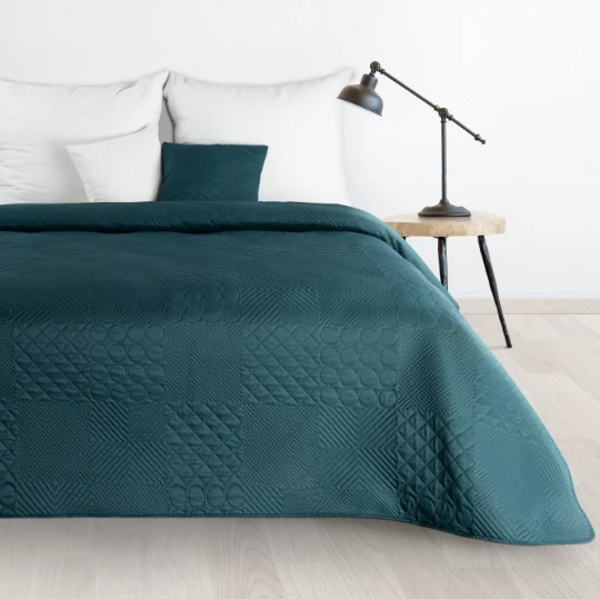 Eurofirany DESIGN 91 BONI / 5 Lovatiesė su karšto spaudimo technika įspaustu skiautinių motyvu, 170X210 cm, spalva: tamsi turkio Lovatiesė aprašymas - Prekės nuotrauka