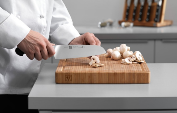 Zwilling Pro Santoku peilis 38407-181-0 aprašymas - Prekės nuotrauka