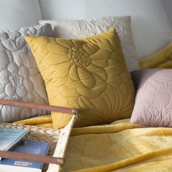 Eurofirany DESIGN 91 ALARA / 4 Pagalvės užvalkalas su įspaustu karšto spaudimo būdu gėlių raštu, 40X40 cm, spalva: mėlyna aprašymas - Prekės nuotrauka