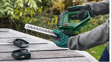 Krūmų ir žolės akumuliatorinių žirkių rinkinys Bosch Advanced Shear 18V-10 Be akumuliatoriaus ir kroviklio aprašymas - Prekės nuotrauka