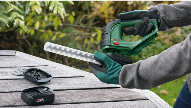 Krūmų ir žolės akumuliatorinių žirkių rinkinys Bosch Advanced Shear 18V-10 Be akumuliatoriaus ir kroviklio aprašymas - Prekės nuotrauka