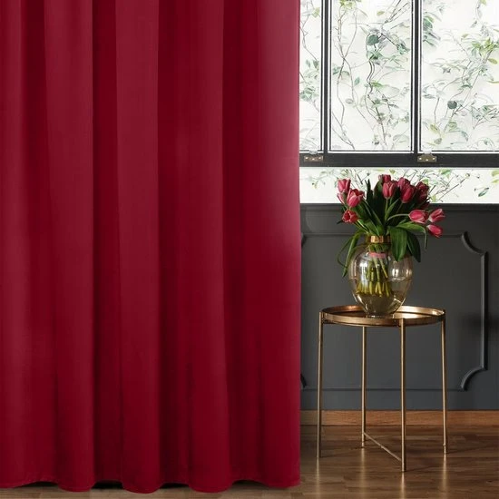 Eurofirany PIERRE CARDIN SIBEL Naktinė užuolaida iš minkšto aksomo, 260 g/m2, 140X270 cm, juosta / tunelis / kabliukai, spalva: bordinė aprašymas - Prekės nuotrauka