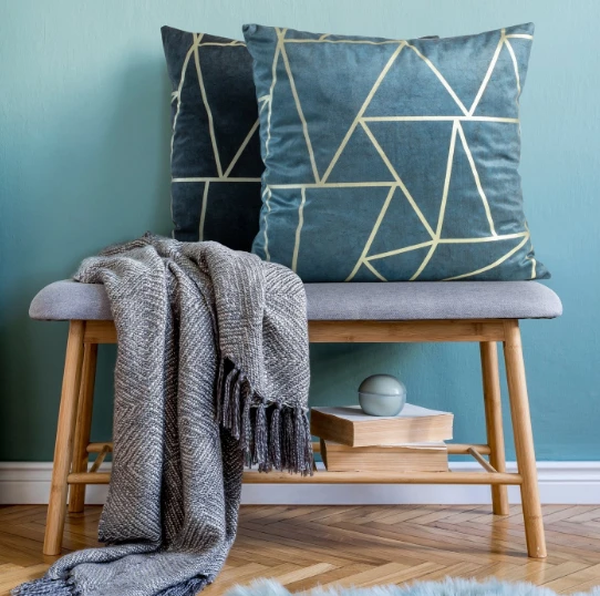 Eurofirany BLINK / 29 Aksominis pagalvės užvalkalas su auksiniu geometriniu raštu, 45X45 cm, spalva: tamsi mėtinė / šviesiai auksinė aprašymas - Prekės nuotrauka