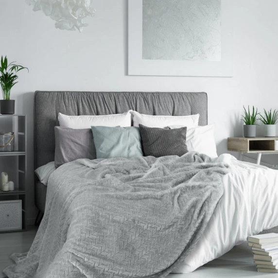 Eurofirany DESIGN 91 CINDY Minkštas ir švelnus pledas su įspaustu raštu, 170X210 cm, spalva: pelenų aprašymas - Prekės nuotrauka