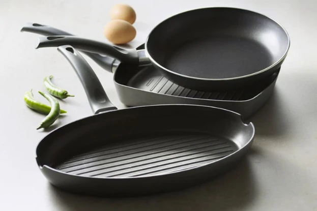 Keptuvė Ambition Graphite, 20 cm aprašymas - Prekės nuotrauka