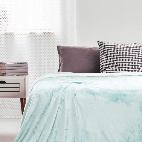 Mėlyna antklodė DecoKing MIC BabyBlue 220x240 aprašymas - Prekės nuotrauka