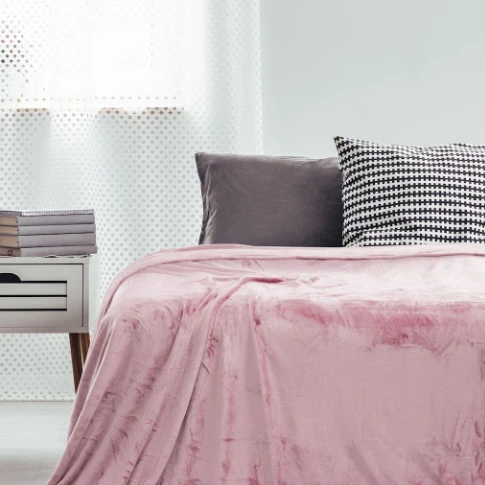 DecoKing Pudrinės rožinės spalvos antklodė MIC 220x240 aprašymas - Prekės nuotrauka