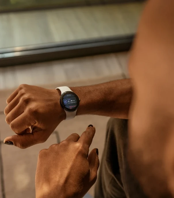 Išmanusis laikrodis Google Pixel Watch WiFi (41mm, 32 GB), Sidabrinės spalvos apvadas su pilkos spalvos silikoniniu dirželiu aprašymas - Prekės nuotrauka