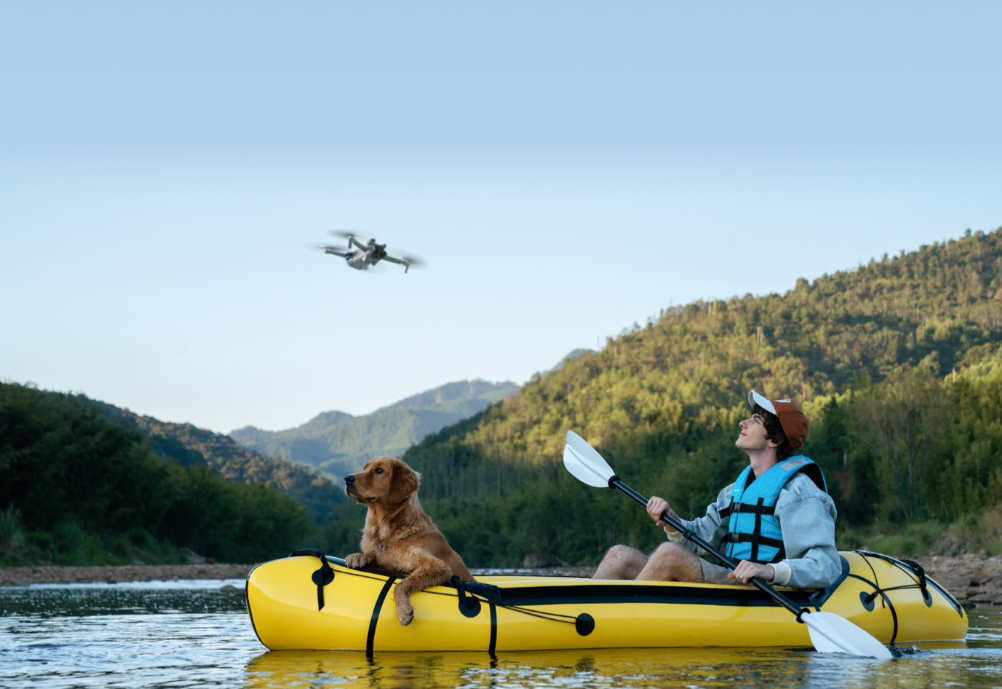 Dronas DJI Mini 3 Fly More Combo su DJI RC valdymo pultu ir papildomais aksesuarais aprašymas - Prekės nuotrauka