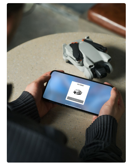Dronas DJI Mini 3 Fly More Combo su DJI RC valdymo pultu ir papildomais aksesuarais aprašymas - Prekės nuotrauka