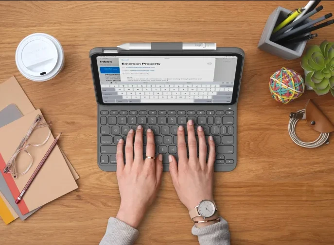 Logitech Slim Folio klaviatūros dėklas iPad, Pilkos spalvos aprašymas - Prekės nuotrauka