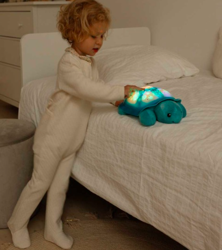 Cloud B Twinkling Twilight Turtle grojantis ir šviečiantis migdukas, mėlynos spalvos aprašymas - Prekės nuotrauka