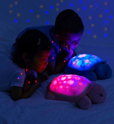 Cloud B Twinkling Twilight Turtle grojantis ir šviečiantis migdukas, mėlynos spalvos aprašymas - Prekės nuotrauka