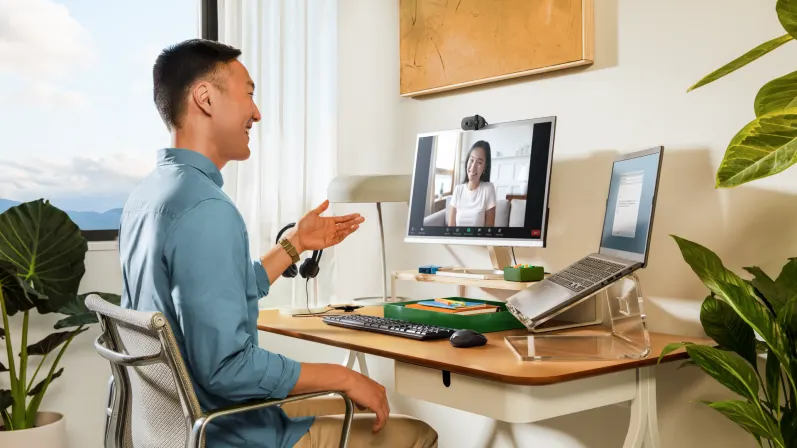 Internetinė kamera Logitech BRIO 100, baltos spalvos aprašymas - Prekės nuotrauka