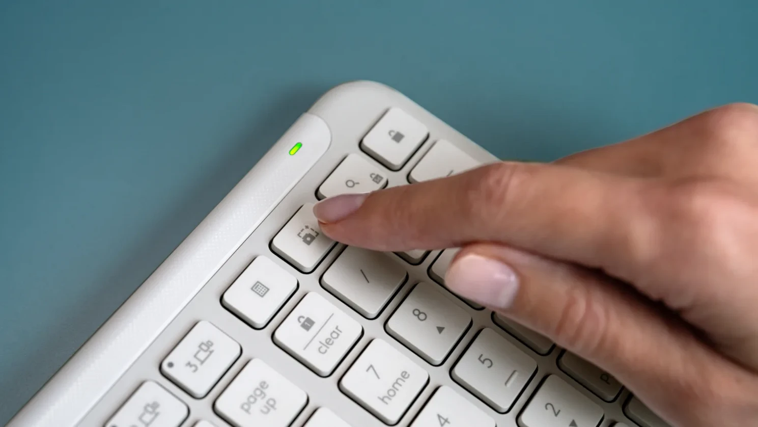 Klaviatūra ir pelė Logitech Signature Slim MK950, Balta aprašymas - Prekės nuotrauka