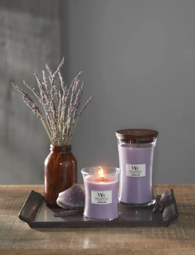Woodwick Aromatinė žvakė (Lavender Spa), 609,5g aprašymas - Prekės nuotrauka Woodwick Aromatinė žvakė (Lavender Spa), 609,5g aprašymas - Prekės nuotrauka