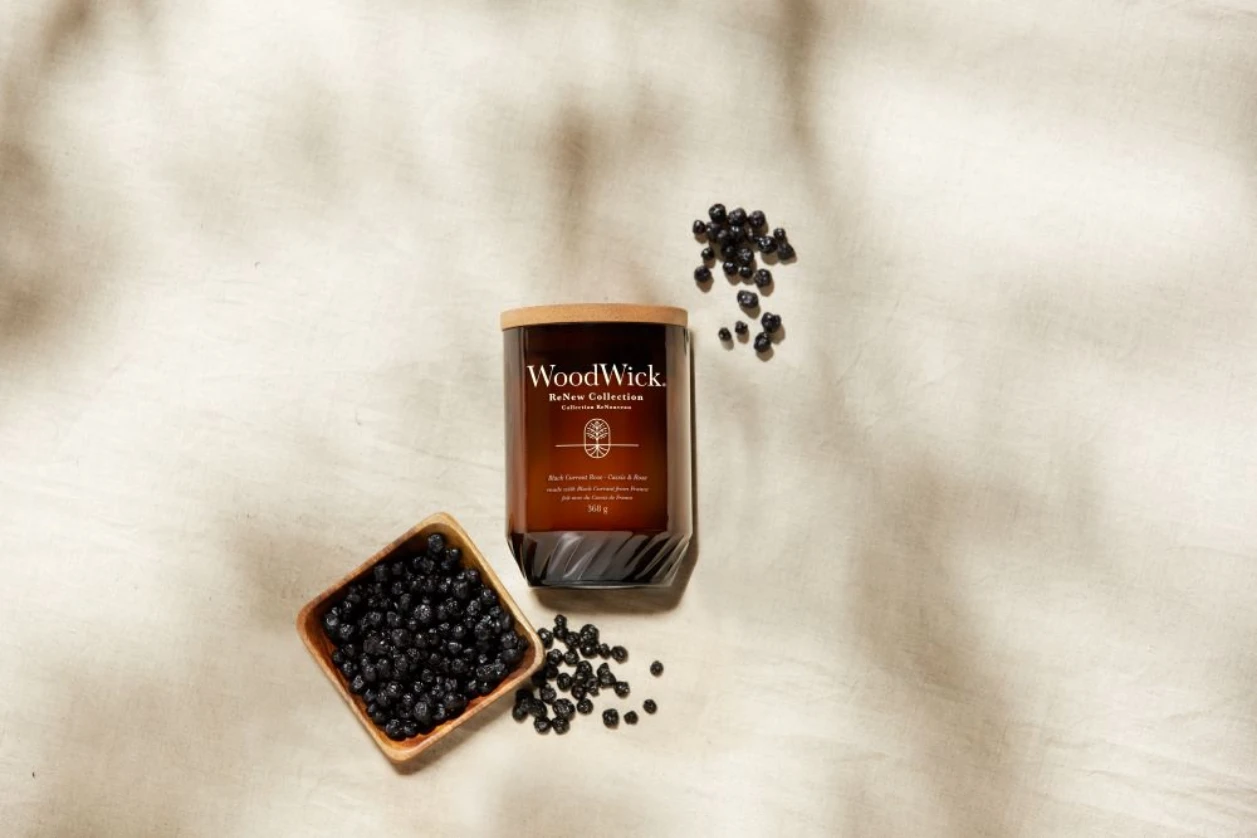 Woodwick Aromatinė žvakė (Black Currant & Rose), 184 g aprašymas - Prekės nuotrauka