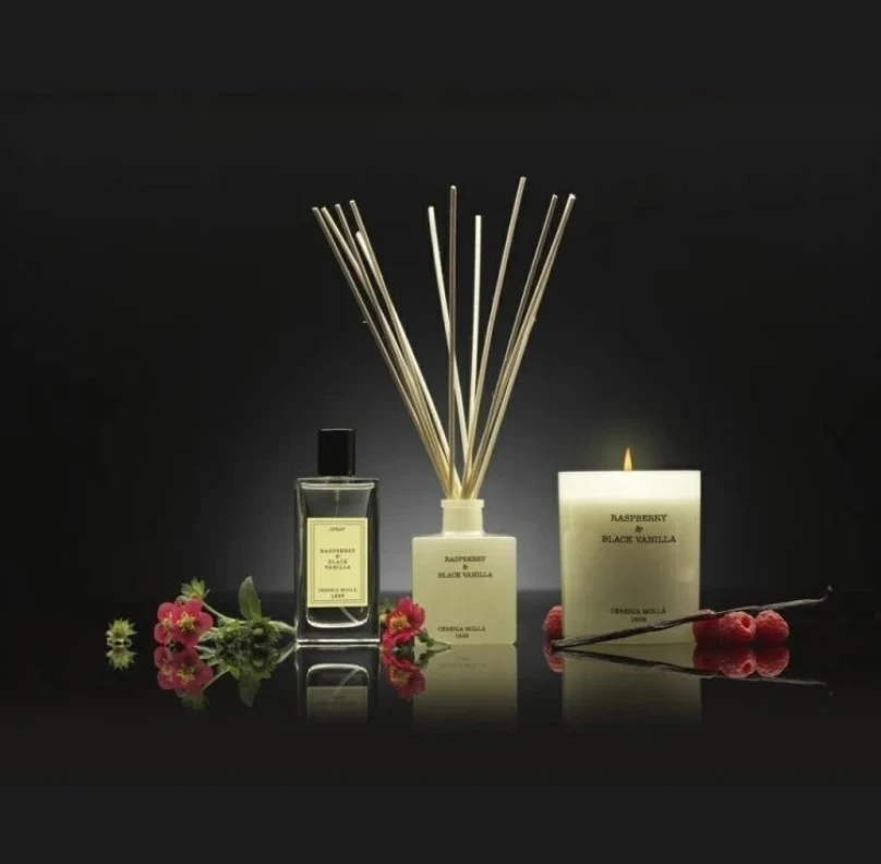 Cereria Molla RASPBERRY&BLACK VANILLA Namų purškiklis ir kūno dulksna, 100 ml aprašymas - Prekės nuotrauka