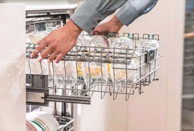 Indaplovė Gorenje GS643E90W | Pastatoma | Plotis 59.9 cm | 6 programos | E klasė| Ekranas | AquaStop funkcija | Balta aprašymas - Prekės nuotrauka