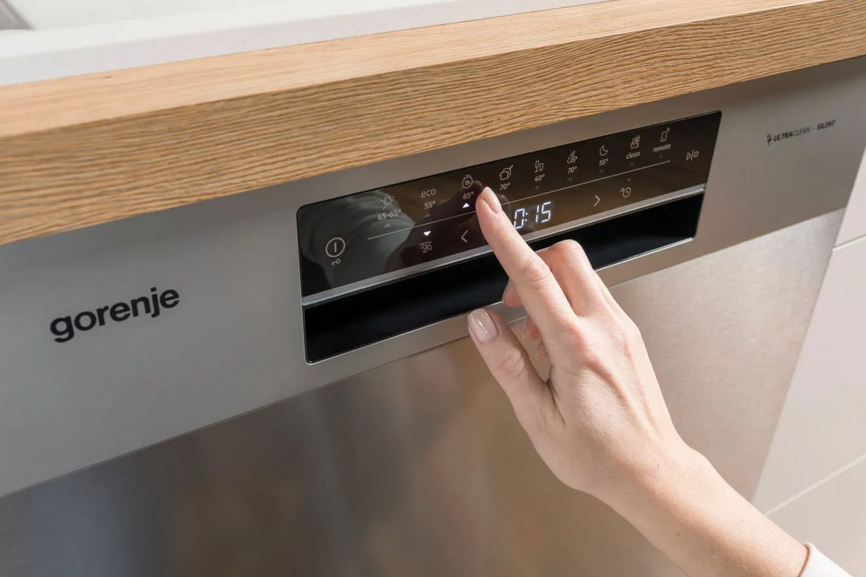 Indaplovė Gorenje GS643E90W | Pastatoma | Plotis 59.9 cm | 6 programos | E klasė| Ekranas | AquaStop funkcija | Balta aprašymas - Prekės nuotrauka