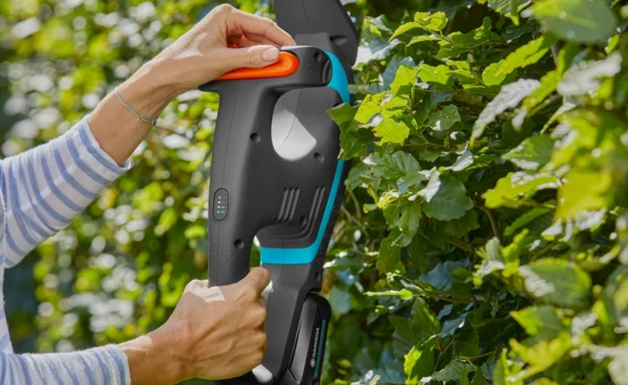 Akumuliatorinis gyvatvorių žirklių Gardena EasyCut 40/18V P4A rinkinys aprašymas - Prekės nuotrauka