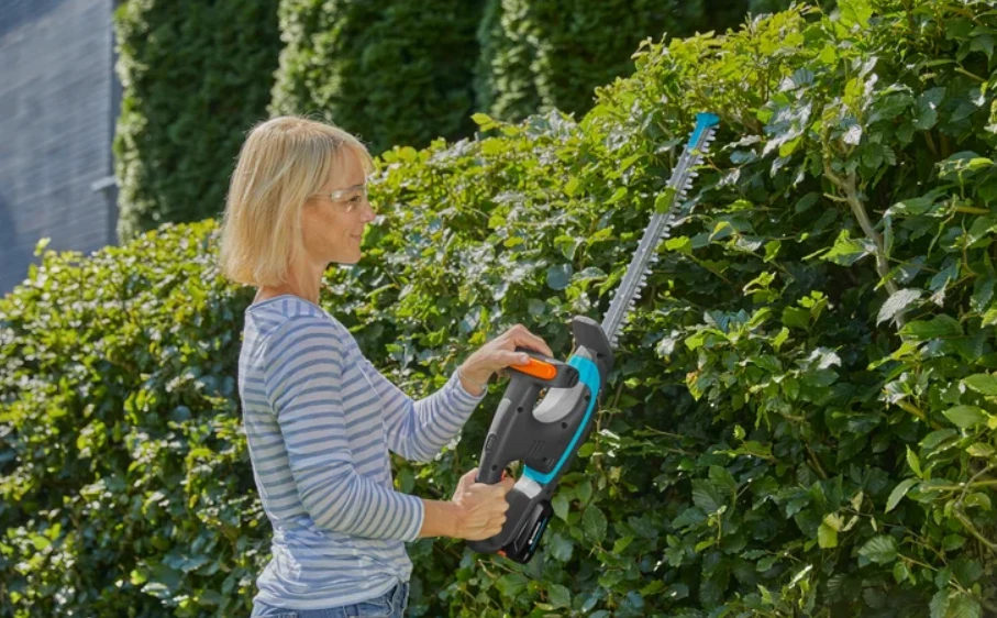 Akumuliatorinis gyvatvorių žirklių Gardena EasyCut 40/18V P4A rinkinys aprašymas - Prekės nuotrauka