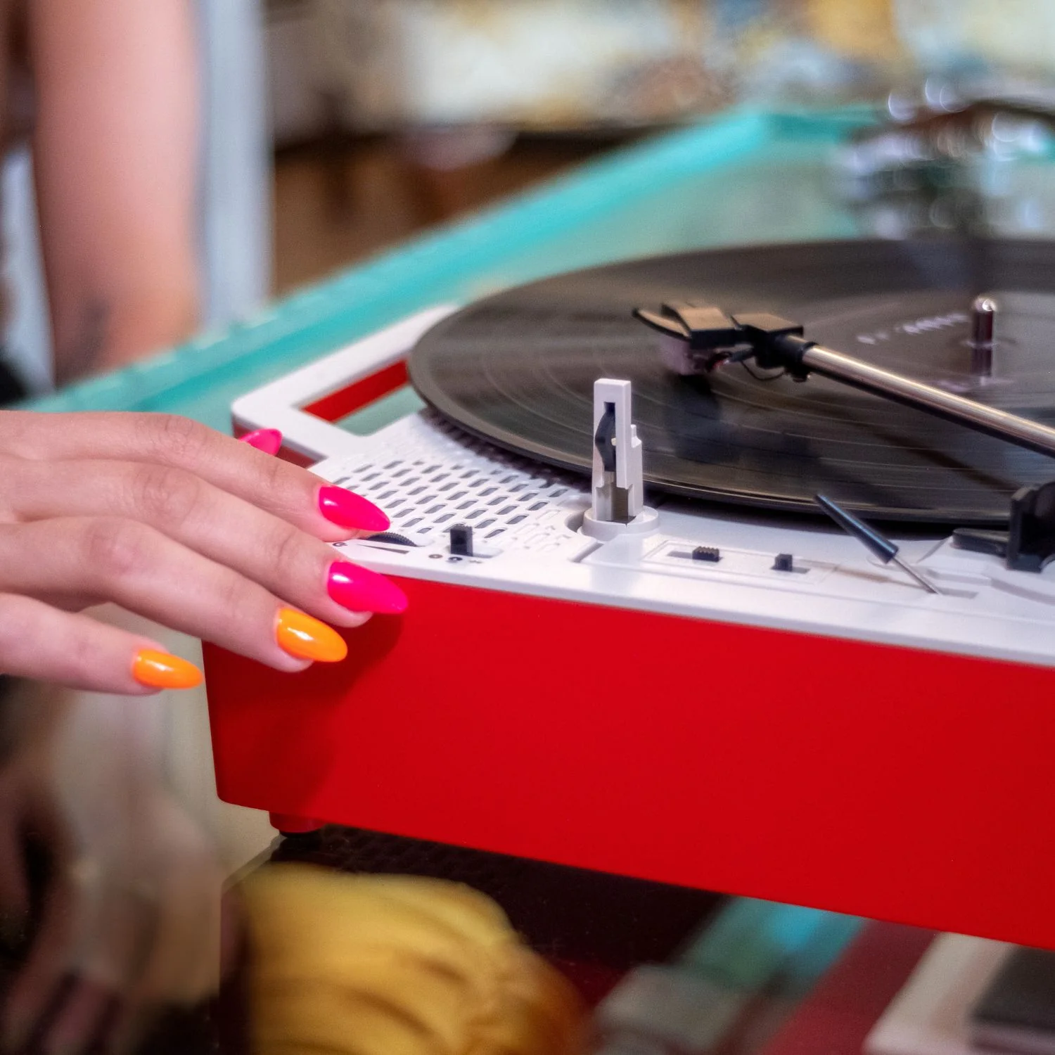 Patefonas Victrola Re-Spin VSC-725SB, Raudonos spalvos aprašymas - Prekės nuotrauka