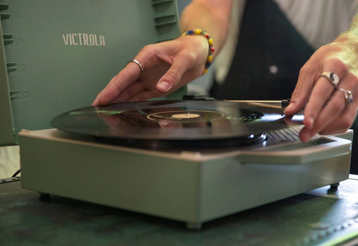 Patefonas Victrola Re-Spin VSC-725SB, Raudonos spalvos aprašymas - Prekės nuotrauka
