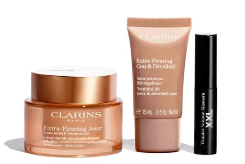 Clarins Veido priežiūros rinkinys brandžiai odai | komplekte: stangrinamasis kremas dekoltė sričiai, 15 ml + stangrinamasis dieninis kremas, 50 ml + Wonder Volume XXL blakstienų tušas, 3 ml aprašymas - Prekės nuotrauka