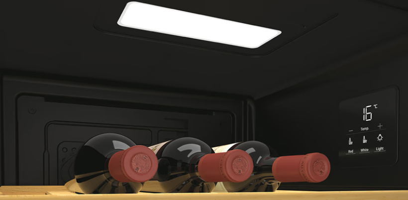 Candy Wine Cooler | CWC023 | Energy efficiency class G | Free standing | Bottles capacity 23 | Juodas +DOVANA Hoover dulkių siurblys aprašymas - Prekės nuotrauka