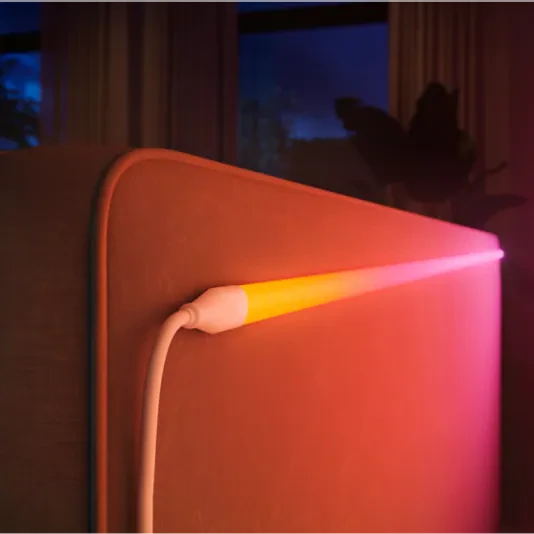 Philips Hue Lightstrip apšvietinimo ilginimo juostelė, 1 m., Baltos spalvos su įvairiaspalve šviesa aprašymas - Prekės nuotrauka