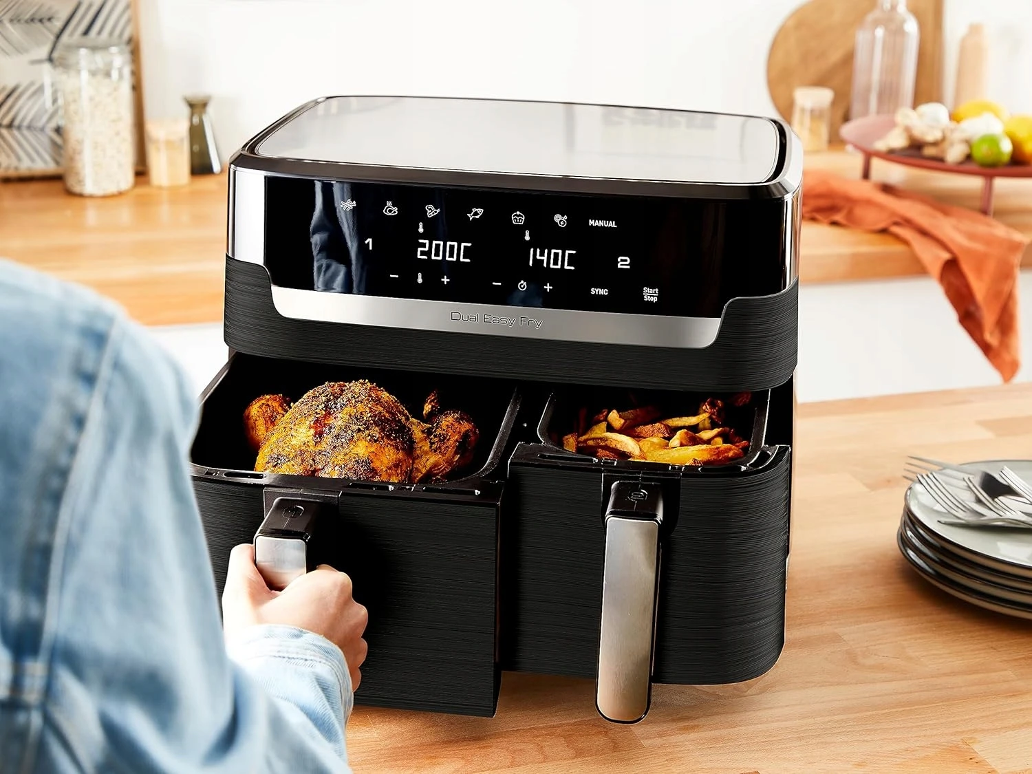 Karšto oro gruzdintuvė Tefal Dual Easy Fry & Grill EY905B, 2700 W, 2 krepšeliai (5,2 litro + 3,1 litro) aprašymas - Prekės nuotrauka