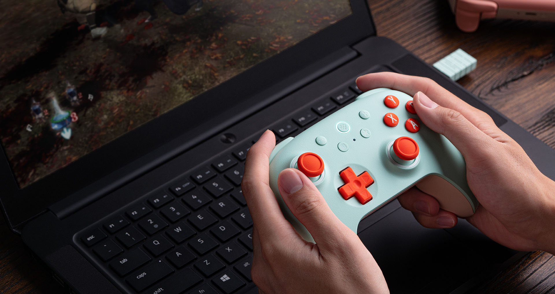 Belaidis žaidimų pultas 8BitDo Ultimate 2C Wireless | spalva: mėtų/raudona aprašymas - Prekės nuotrauka