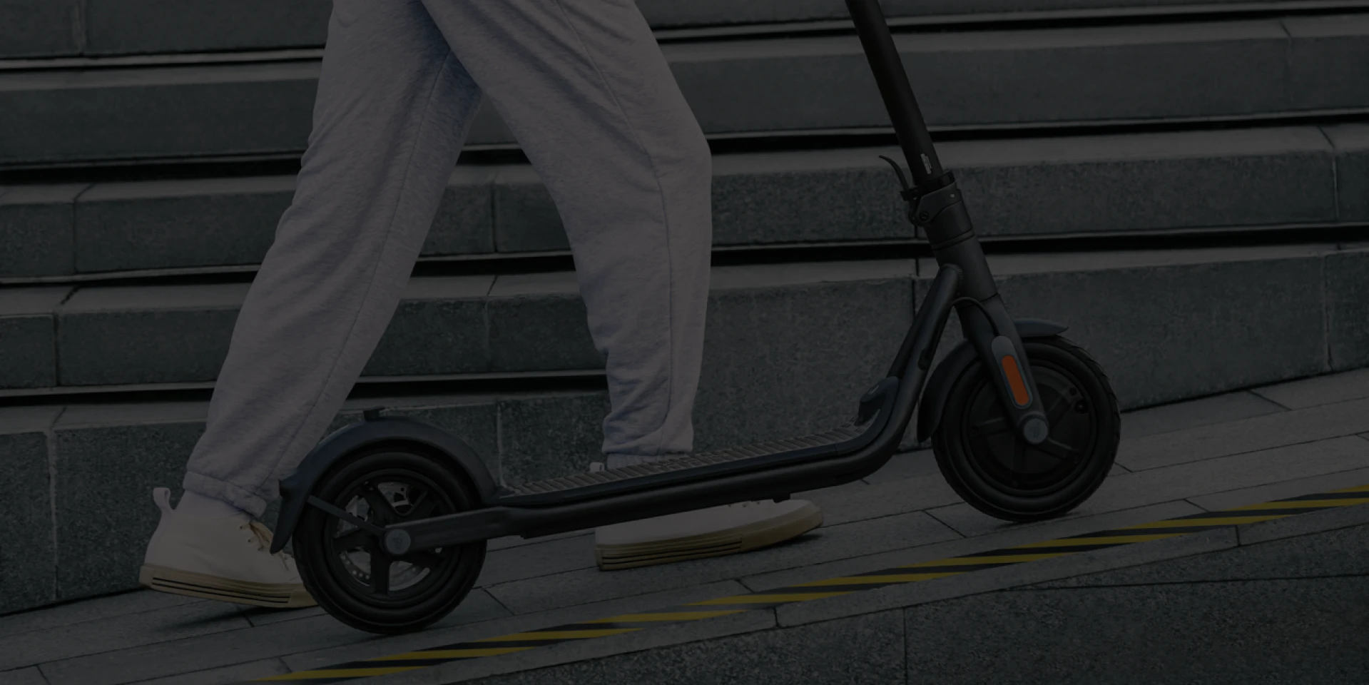Elektrinis paspirtukas Ninebot by Segway Kickscooter F2 Pro E, Juodas aprašymas - Prekės nuotrauka