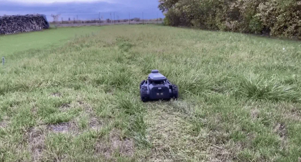 Airseekers belaidis vejos robotas su mulčiavimo funkcija Tron 2400m2, 300° AI Vision + NRTK aprašymas - Prekės nuotrauka Airseekers belaidis vejos robotas su mulčiavimo funkcija Tron 2400m2, 300° AI Vision + NRTK aprašymas - Prekės nuotrauka