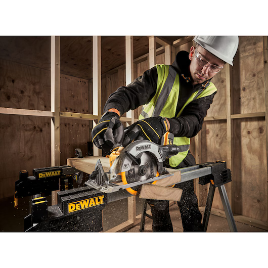 DeWalt akumuliatorinis diskinis pjūklas DCS565N 165mm, 18V Li-lon, be akumuliatoriaus ir kroviklio aprašymas - Prekės nuotrauka